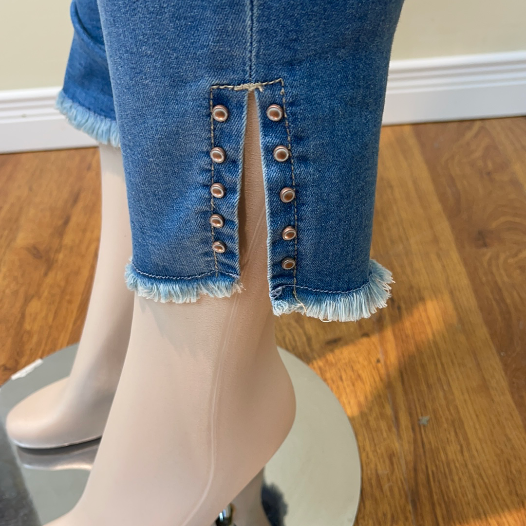 Cream Kantiy Jeans- Baiily Fit- Soft Blue Denim